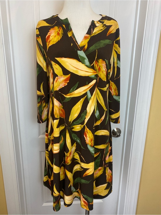 Chico's Dresses & Skirts - Chico’s Tropical Leaf Print Vneck Dress Sz 1 (8) Medium Yellow Green Black
